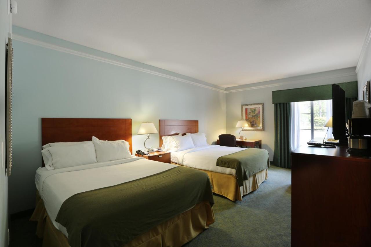 Holiday Inn Express Tampa North Telecom Park By Ihg Temple Terrace Номер фото
