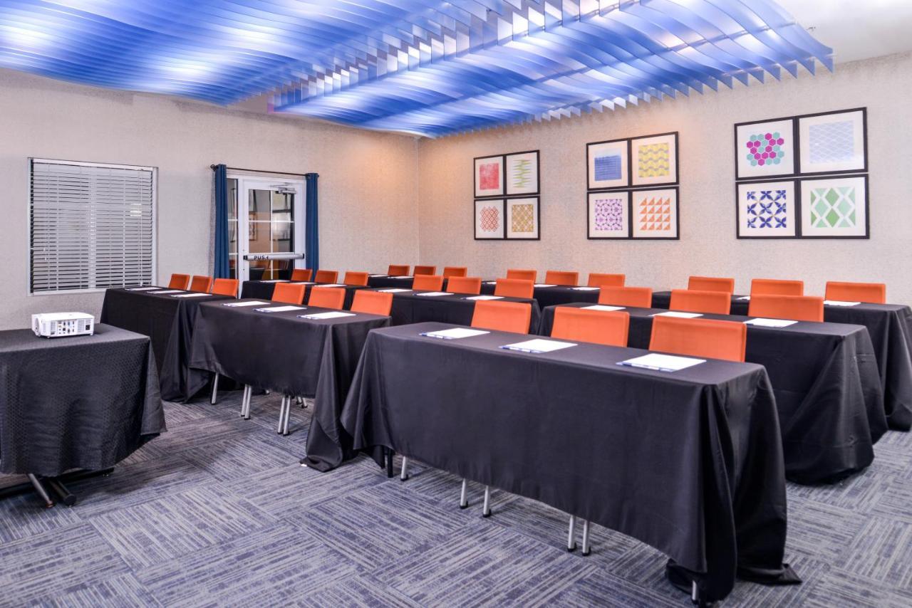 Holiday Inn Express Tampa North Telecom Park By Ihg Temple Terrace Экстерьер фото