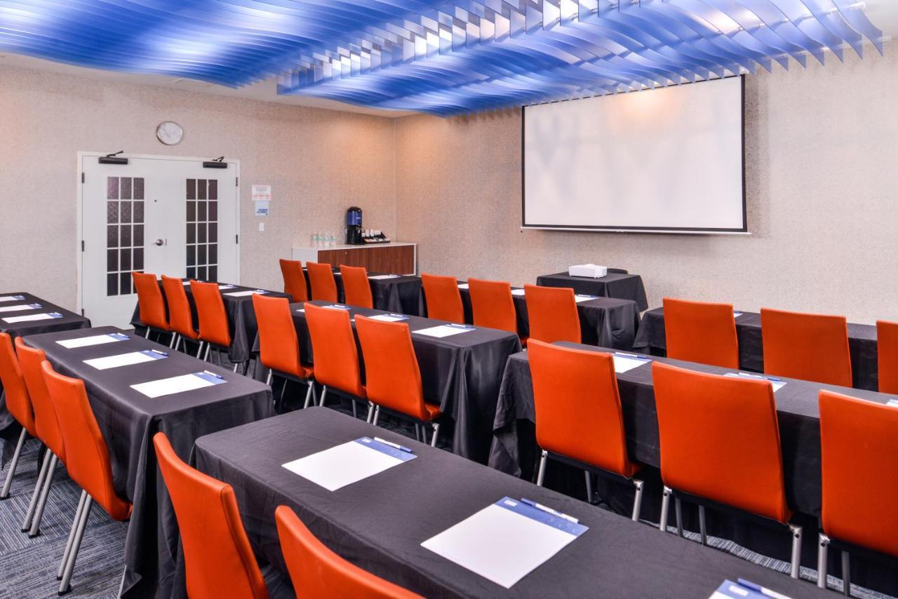 Holiday Inn Express Tampa North Telecom Park By Ihg Temple Terrace Экстерьер фото