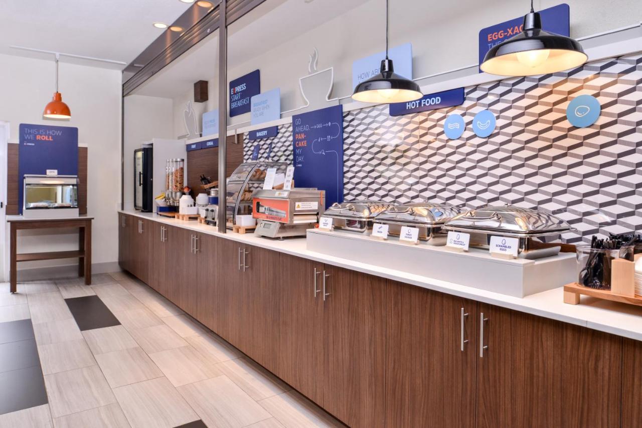 Holiday Inn Express Tampa North Telecom Park By Ihg Temple Terrace Экстерьер фото