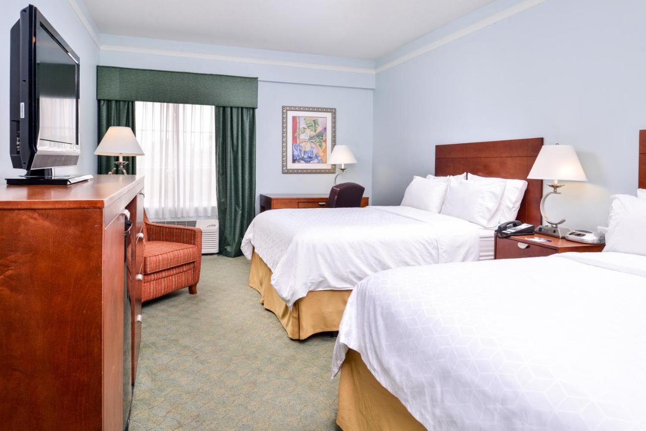 Holiday Inn Express Tampa North Telecom Park By Ihg Temple Terrace Номер фото