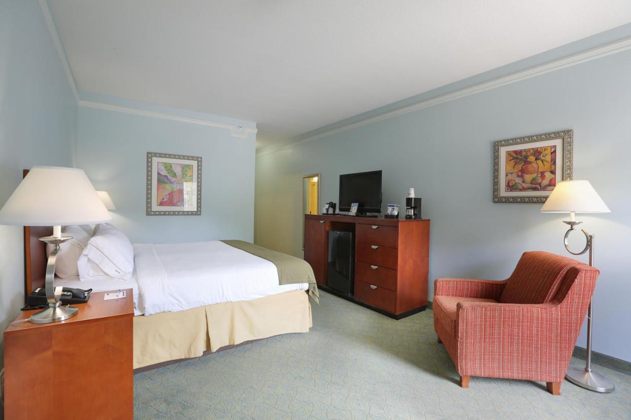 Holiday Inn Express Tampa North Telecom Park By Ihg Temple Terrace Номер фото