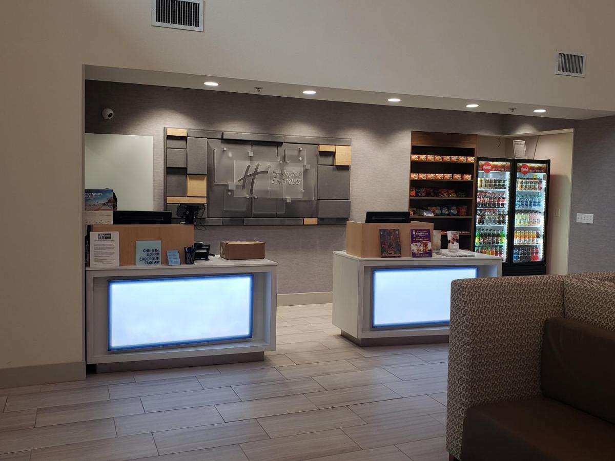Holiday Inn Express Tampa North Telecom Park By Ihg Temple Terrace Экстерьер фото